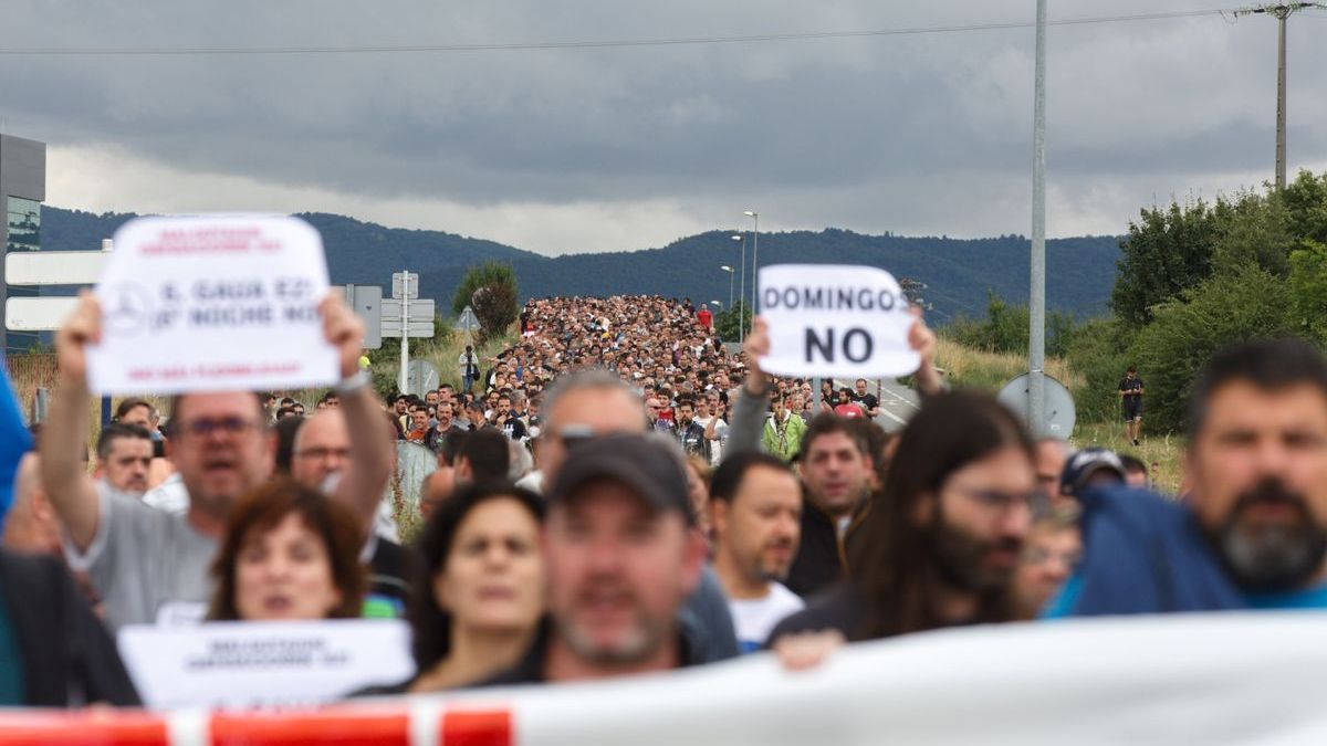 Protesta de los trabajadores de Mercedes este miércoles