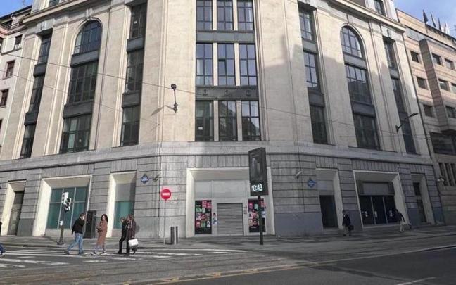 El edificio, construido en 1926, fue vendido por Telefónica en 2015. El edificio, construido en 1926, fue vendido por Telefónica en 2015.