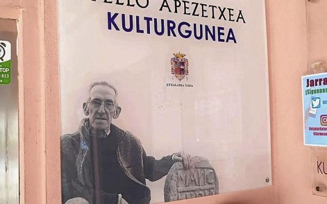 Placa en la que aparece la nueva nomenclatura de la casa de cultura. | FOTO: CEDIDA Placa en la que aparece la nueva nomenclatura de la casa de cultura. | FOTO: CEDIDA