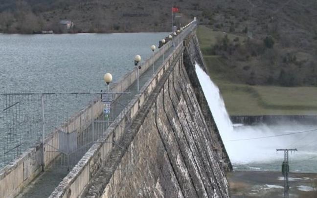 El embalse de Ullíbarri en Araba. El embalse de Ullíbarri en Araba.