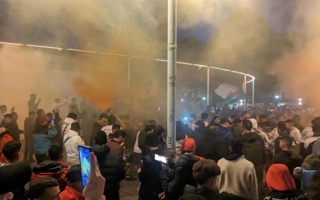 Los aficionados marroqu&iacute;es celebran en Bilbao el pase a semifinales