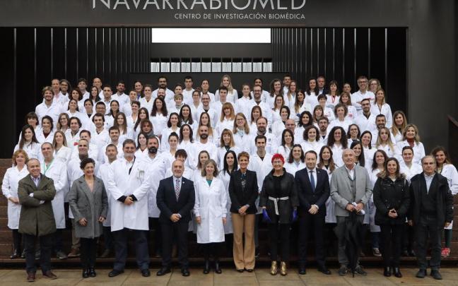 Autoridades y personal investigador de Navarrabiomed. Autoridades y personal investigador de Navarrabiomed.