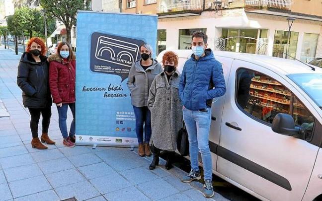 Las cinco personas que participaron en la presentación.
