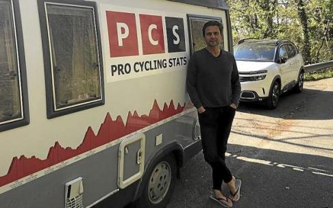 Stephan van der Zwan, el lunes en Hondarribia junto a su autocaravana. Foto: N.G.