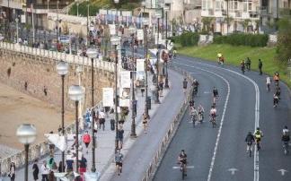 Bicicletas por el paseo de La Concha, en un día sin tráfico. Bicicletas por el paseo de La Concha, en un día sin tráfico.