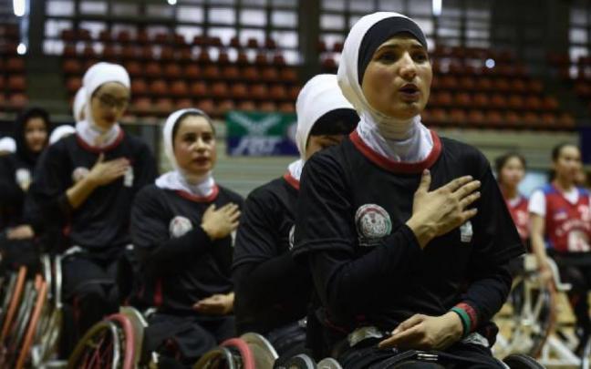 Jugadoras afganas de la selección de baloncesto en silla de ruedas. Foto: DEIA