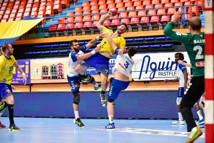 Partido entre el Bidasoa y el Granollers de Liga Asobal disputado en Artaleku.