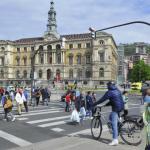 La seguridad vial para ciclistas frente al Ayuntamiento de Bilbao se verá reforzada.