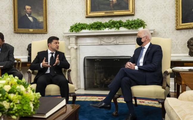 El presidente de Estados Unidos, Joe Biden, y su homólogo ucraniano, Vladimir Zelenski El presidente de Estados Unidos, Joe Biden, y su homólogo ucraniano, Vladimir Zelenski