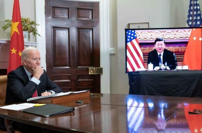 Los presidentes de EE.UU. y China durante al reunión telemática que mantuvieron en noviembre