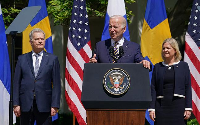 Biden comparece junto a su homólogo finlandés y la primera ministra sueca.