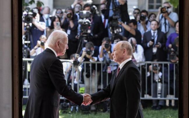 Biden y Putin durante un encuentro en junio de 2021.