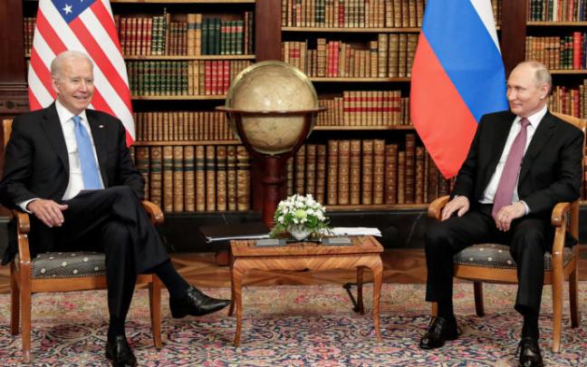 Biden y Putin se reunieron en junio del año pasado en Suiza y después han mantenido varios encuentros telemáticos