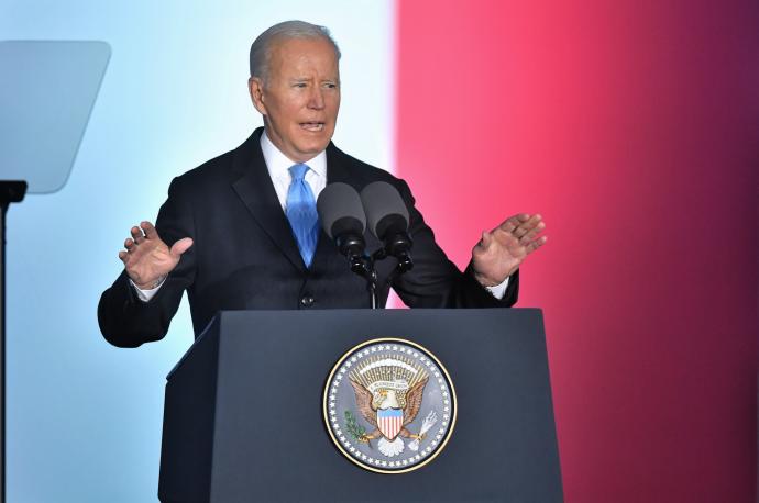 Biden durante su discurso en el Palacio Real de Varsovia.