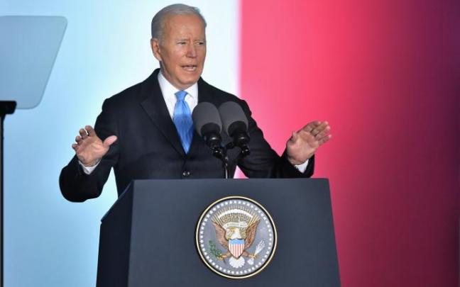Biden durante su discurso en el Palacio Real de Varsovia.