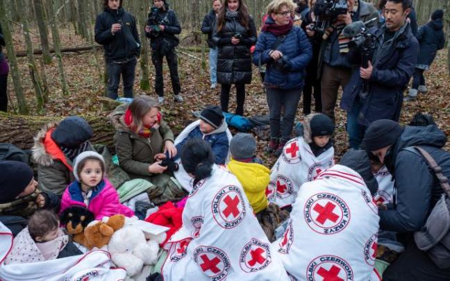 Las ONG advierten que miles de personas se encuentran en situación extrema en la frontera de Bielorrusia