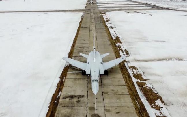 Un Tupolev que participa en los ejercicios militares.