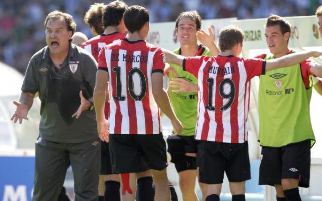 Bielsa volverá a entrenar al Athletic si Arechabaleta gana las elecciones. Bielsa volverá a entrenar al Athletic si Arechabaleta gana las elecciones.