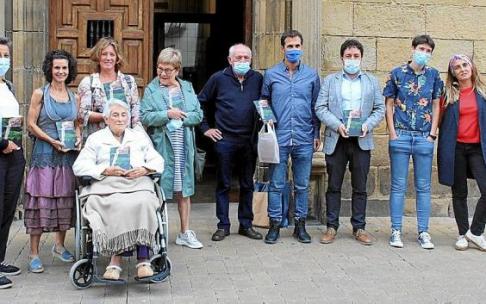 La familia de Lizardi junto a los promotores que han hecho posible una nueva edición. La familia de Lizardi junto a los promotores que han hecho posible una nueva edición.