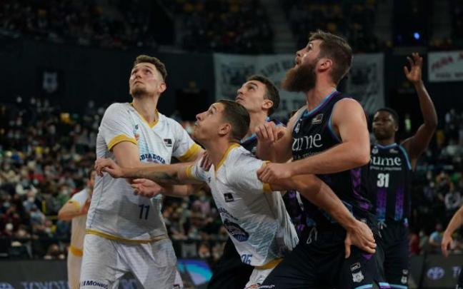 Partido de la liga Endesa entre Bilbao Basket y Obradoiro