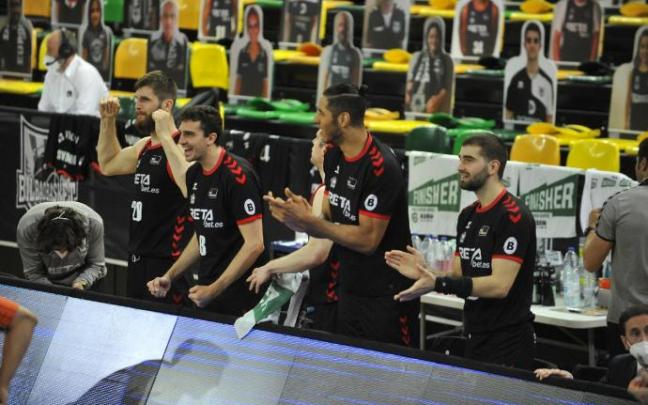 Varios jugadores del Bilbao Basket. Varios jugadores del Bilbao Basket.