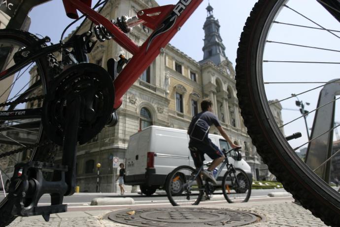 El Ayuntamiento de Bilbao también quiere incentivar el uso de bicicletas eléctricas para fomentar una movilidad sostenible en la villa.