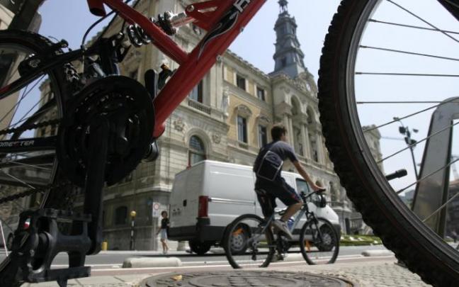 El Ayuntamiento de Bilbao también quiere incentivar el uso de bicicletas eléctricas para fomentar una movilidad sostenible en la villa. El Ayuntamiento de Bilbao también quiere incentivar el uso de bicicletas eléctricas para fomentar una movilidad sostenible en la villa.