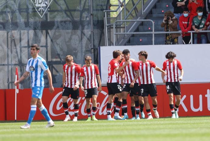 Los jugadores del Bilbao Athletic celebran un gol la pasada temporada.