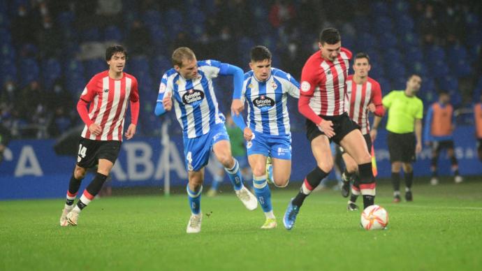 Lance de juego en el Deportivo - Bilbao Athletic.