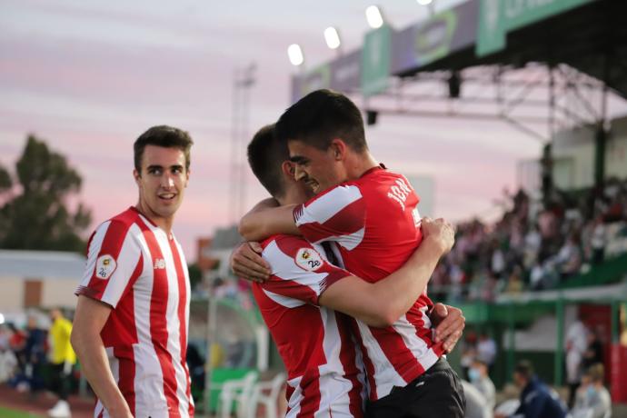 Jon Cabo celebra su gol.