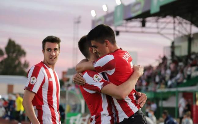 Jon Cabo celebra su gol.