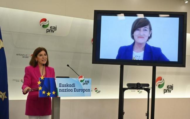 La eurodiputada del PNV Izaskun Bilbao, con la diputada en el Congreso Josune Gorospe La eurodiputada del PNV Izaskun Bilbao, con la diputada en el Congreso Josune Gorospe