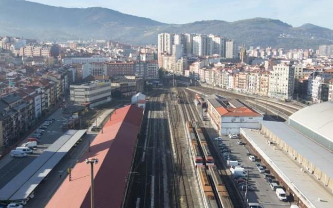 El soterramiento de la actual playa de vías de Abando es esencial para coser la herida que separa el Ensanche de San Francisco.