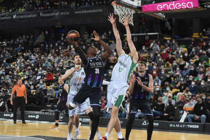 El Bilbao Basket no pudo con el Joventut y cayó derrotado por seis puntos.