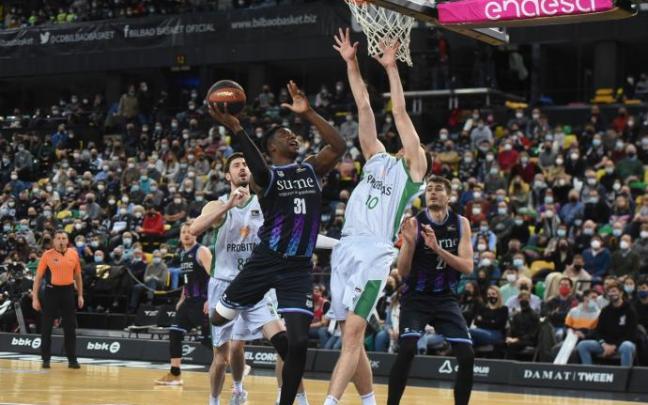 El Bilbao Basket no pudo con el Joventut y cayó derrotado por seis puntos.