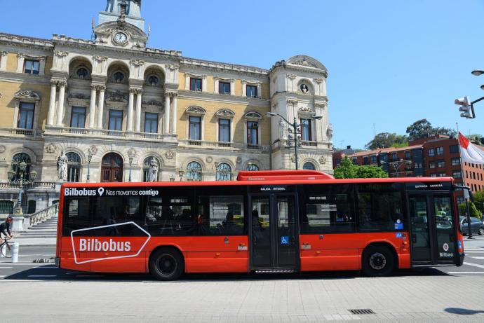 Una unidad de Bilbobus en Bilbao.