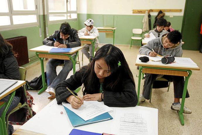 Casi siete de cada diez estudiantes de origen extranjero cursan sus estudios en colegios e institutos de la red concertada. Foto: Pablo Viñas
