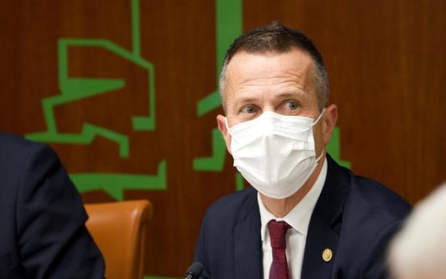 El consejero de Educación, Jokin Bildarratz, en su comparecencia en comisión