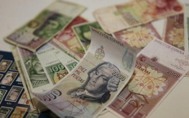 Billetes de pesetas utilizados en una campaña de la asociación de comerciantes de la calle Gorbea.