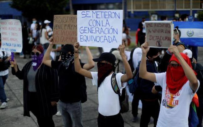 Manifestación contra el uso del Bitcoin en El Salvador. Manifestación contra el uso del Bitcoin en El Salvador.