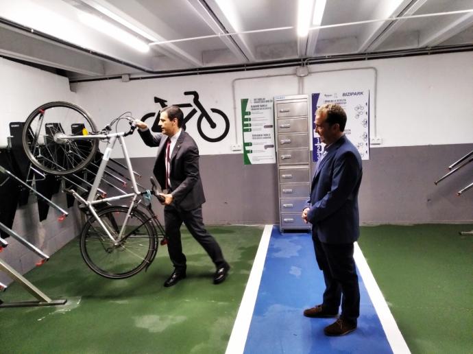 Bizipark de Ermua, primera estación de lo que será la futura Red de Aparcamientos Seguros para Bicicletas de Bizkaia