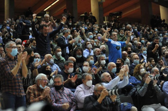 Aficionados en la final del Cuatro y Medio el pasado noviembre entre Laso y Altuna en el Bizkaia de Bilbao.