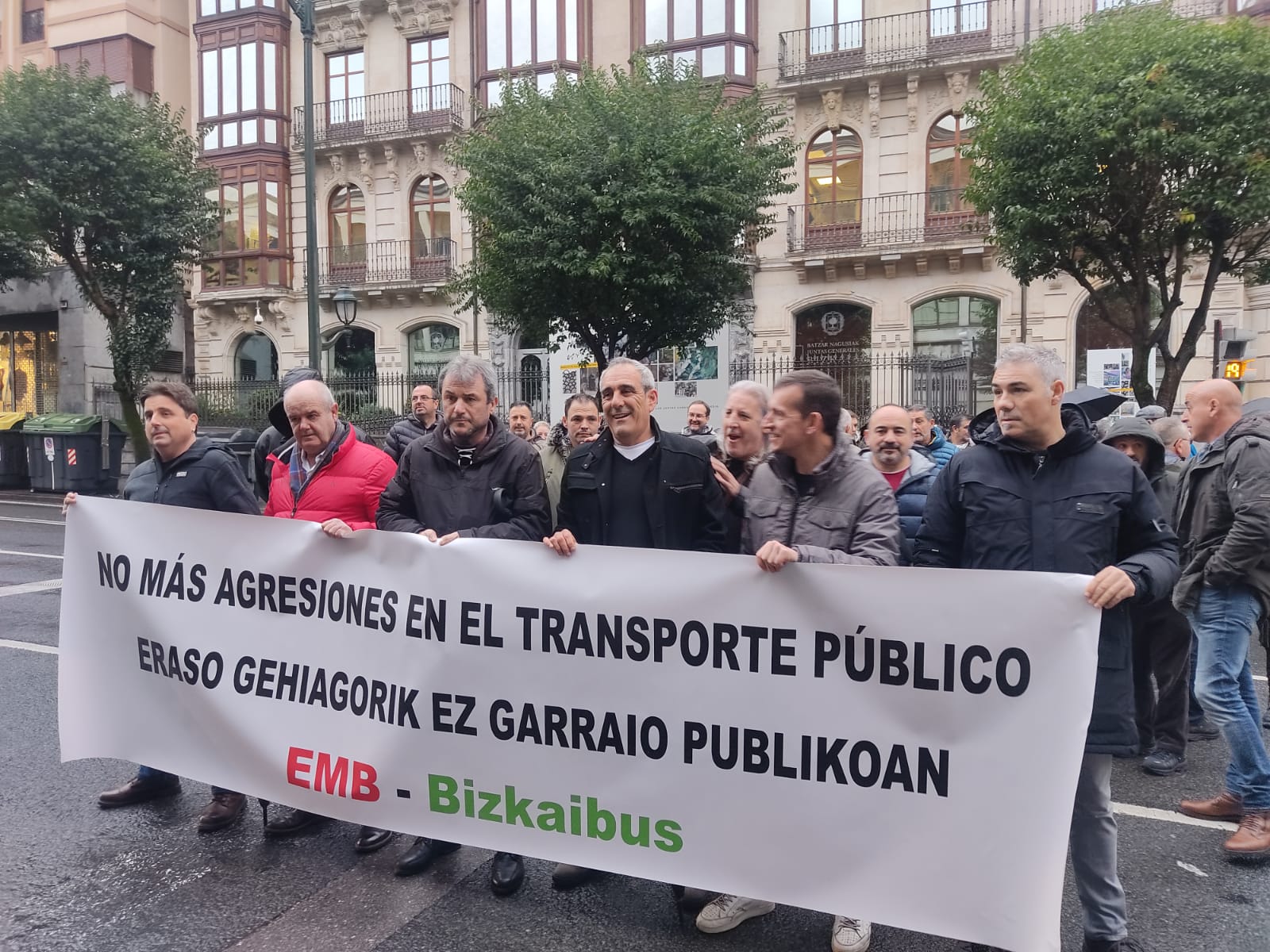 Concentración de Bizkaibus hoy en la calle Hurtado Amézaga. Onda Vasca
