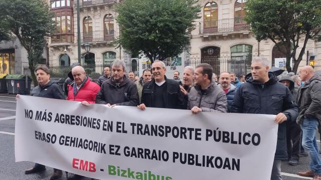 Concentración de Bizkaibus hoy en la calle Hurtado Amézaga. Onda Vasca