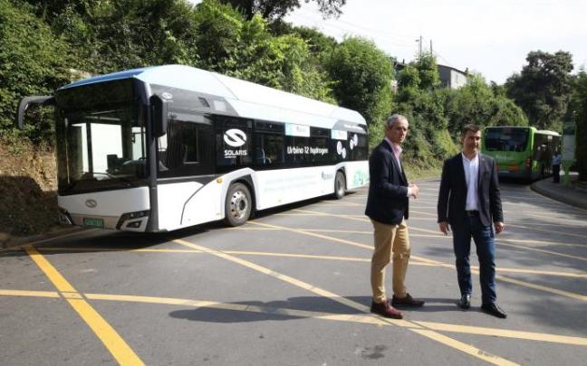 Presentación del nuevo autobús en la que ha participado el diputado foral de Transportes y Movilidad Sostenible de Bizkaia, Miguel Ángel Gómez Viar Presentación del nuevo autobús en la que ha participado el diputado foral de Transportes y Movilidad Sostenible de Bizkaia, Miguel Ángel Gómez Viar