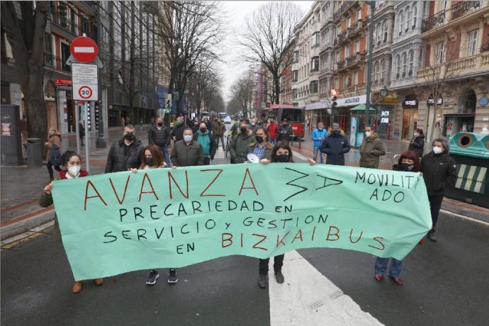 Trabajadores de Avanza Durangaldea durante una protesta en Bilbao