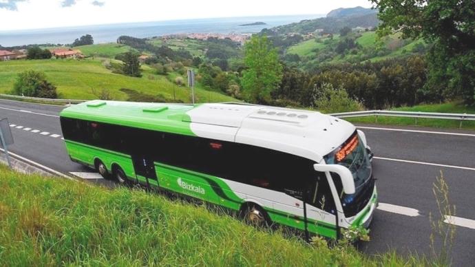 Un autobús en servicio de Bizkaibus.