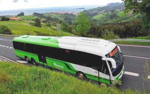 Un autobús en servicio de Bizkaibus. Un autobús en servicio de Bizkaibus.