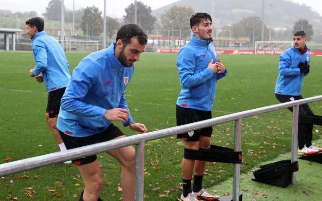Iñigo Lekue y Unai Vencedor, ambos en el podio de los jugadores más utilizados por Marcelino García Toral, entrenando en Lezama. Iñigo Lekue y Unai Vencedor, ambos en el podio de los jugadores más utilizados por Marcelino García Toral, entrenando en Lezama.