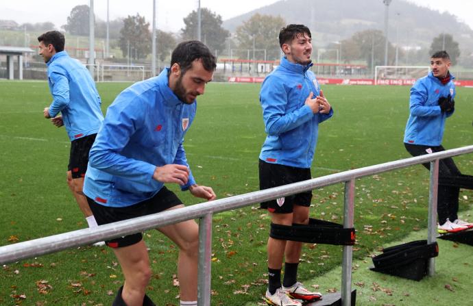 Iñigo Lekue y Unai Vencedor, ambos en el podio de los jugadores más utilizados por Marcelino García Toral, entrenando en Lezama.